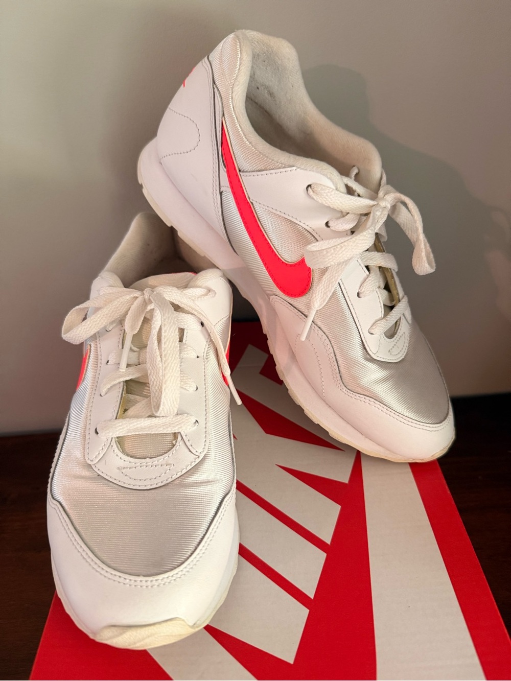Nike women’s outburst OG sneakers. White/ solar red-white. Size 8. AR 4669 101